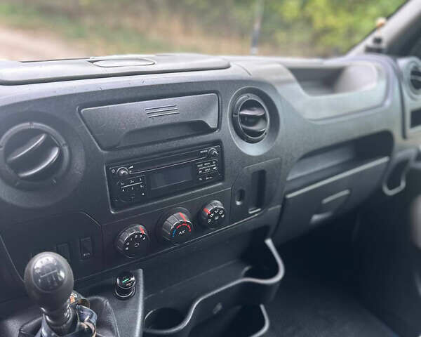 Белый Рено Мастер, объемом двигателя 2.3 л и пробегом 387 тыс. км за 13600 $, фото 7 на Automoto.ua