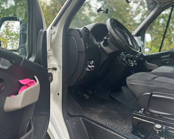 Белый Рено Мастер, объемом двигателя 2.3 л и пробегом 387 тыс. км за 13600 $, фото 9 на Automoto.ua