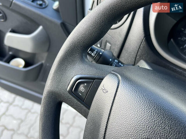 Рено Мастер 2017 в Нововолынск на Automoto.ua Белый Рено Мастер, объемом двигателя 2.3 л и пробегом 385 тыс. км за 18490 $, фото 9 на Automoto.ua