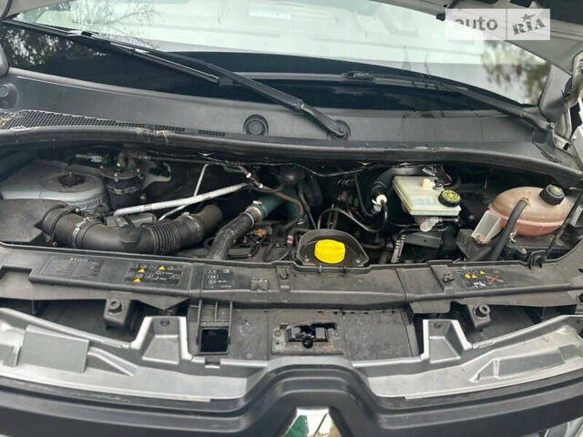 Белый Рено Мастер, объемом двигателя 2.3 л и пробегом 387 тыс. км за 13600 $, фото 16 на Automoto.ua