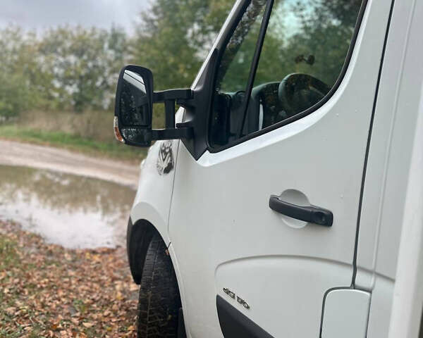 Белый Рено Мастер, объемом двигателя 2.3 л и пробегом 387 тыс. км за 13600 $, фото 3 на Automoto.ua