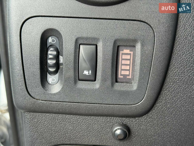 Белый Рено Мастер, объемом двигателя 2.3 л и пробегом 520 тыс. км за 14500 $, фото 20 на Automoto.ua