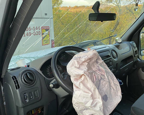 Рено Мастер 2017 в Львове на Automoto.ua Белый Рено Мастер, объемом двигателя 2.3 л и пробегом 495 тыс. км за 8000 $, фото 2 на Automoto.ua