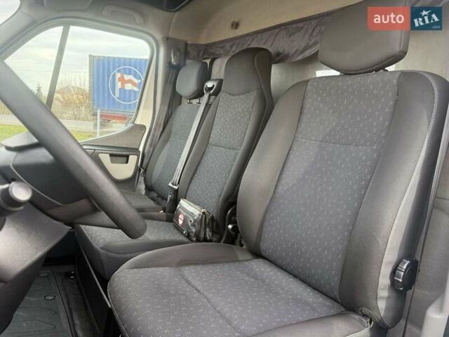 Белый Рено Мастер, объемом двигателя 2.3 л и пробегом 323 тыс. км за 16200 $, фото 3 на Automoto.ua