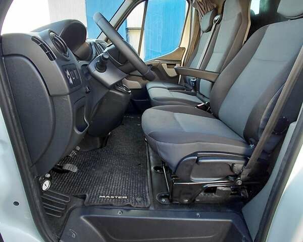 Белый Рено Мастер, объемом двигателя 2.3 л и пробегом 421 тыс. км за 15300 $, фото 18 на Automoto.ua