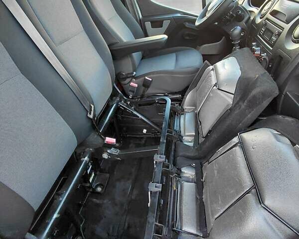 Белый Рено Мастер, объемом двигателя 2.3 л и пробегом 421 тыс. км за 15300 $, фото 29 на Automoto.ua