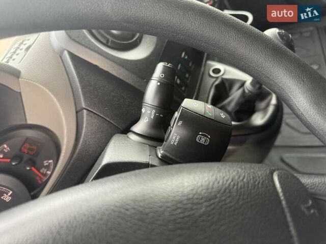 Белый Рено Мастер, объемом двигателя 2.3 л и пробегом 323 тыс. км за 16200 $, фото 1 на Automoto.ua