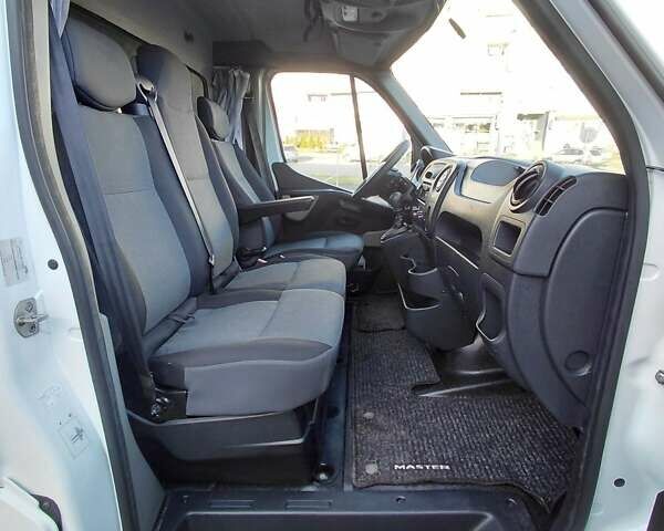 Белый Рено Мастер, объемом двигателя 2.3 л и пробегом 421 тыс. км за 15300 $, фото 23 на Automoto.ua