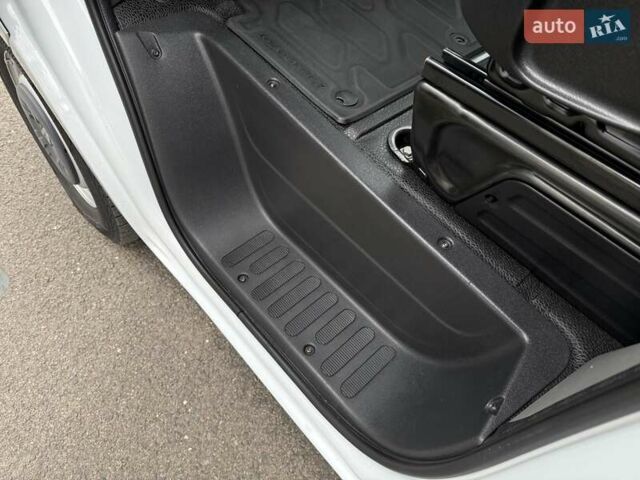 Белый Рено Мастер, объемом двигателя 2.3 л и пробегом 379 тыс. км за 17600 $, фото 47 на Automoto.ua