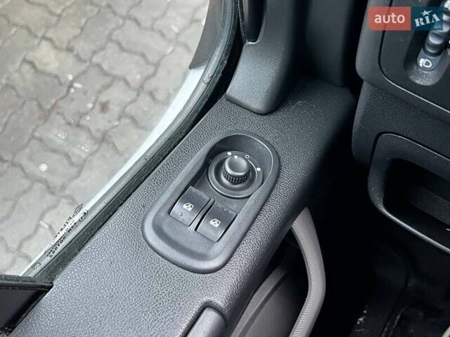 Белый Рено Мастер, объемом двигателя 2.3 л и пробегом 249 тыс. км за 26999 $, фото 30 на Automoto.ua