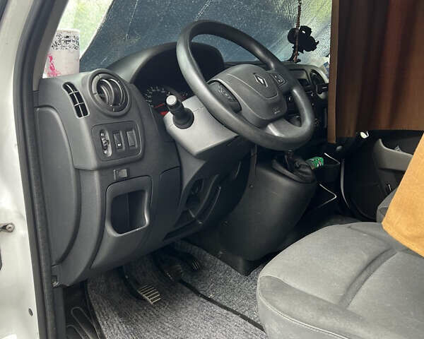 Белый Рено Мастер, объемом двигателя 2.3 л и пробегом 458 тыс. км за 15500 $, фото 13 на Automoto.ua