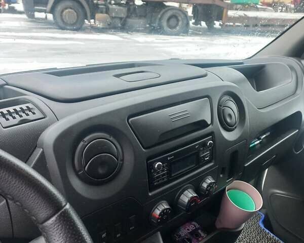 Белый Рено Мастер, объемом двигателя 2.3 л и пробегом 554 тыс. км за 17000 $, фото 5 на Automoto.ua