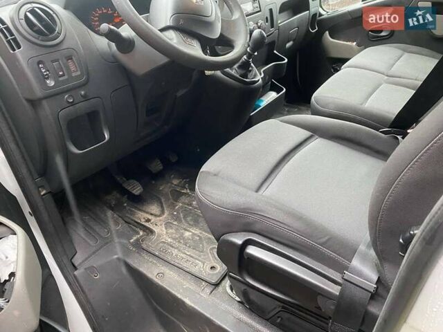 Белый Рено Мастер, объемом двигателя 2.3 л и пробегом 490 тыс. км за 17200 $, фото 18 на Automoto.ua