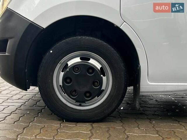 Белый Рено Мастер, объемом двигателя 2.3 л и пробегом 249 тыс. км за 26999 $, фото 10 на Automoto.ua