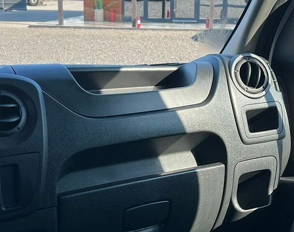 Білий Рено Мастєр, об'ємом двигуна 2.3 л та пробігом 372 тис. км за 13300 $, фото 34 на Automoto.ua