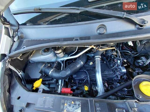 Білий Рено Мастєр, об'ємом двигуна 2.3 л та пробігом 500 тис. км за 16550 $, фото 24 на Automoto.ua