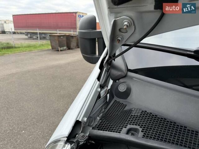 Белый Рено Мастер, объемом двигателя 2.3 л и пробегом 379 тыс. км за 17600 $, фото 74 на Automoto.ua