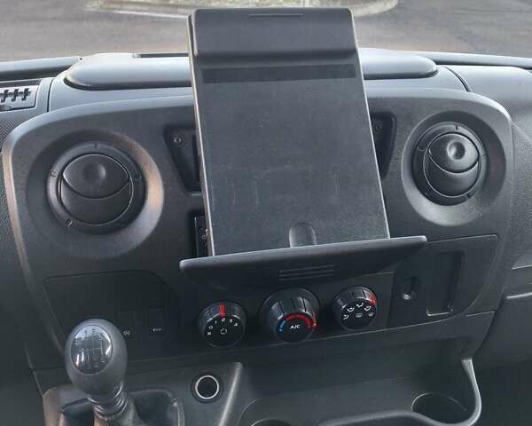 Белый Рено Мастер, объемом двигателя 2.3 л и пробегом 421 тыс. км за 15300 $, фото 46 на Automoto.ua