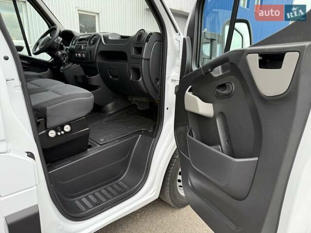 Белый Рено Мастер, объемом двигателя 2.3 л и пробегом 349 тыс. км за 17900 $, фото 59 на Automoto.ua