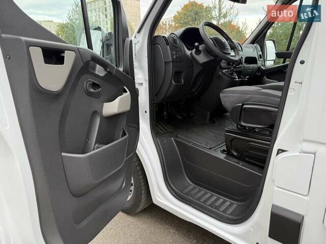 Белый Рено Мастер, объемом двигателя 2.3 л и пробегом 379 тыс. км за 17600 $, фото 49 на Automoto.ua