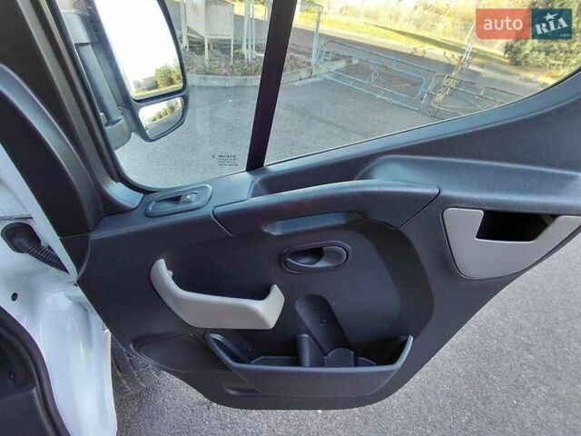 Білий Рено Мастєр, об'ємом двигуна 2.3 л та пробігом 500 тис. км за 16550 $, фото 29 на Automoto.ua