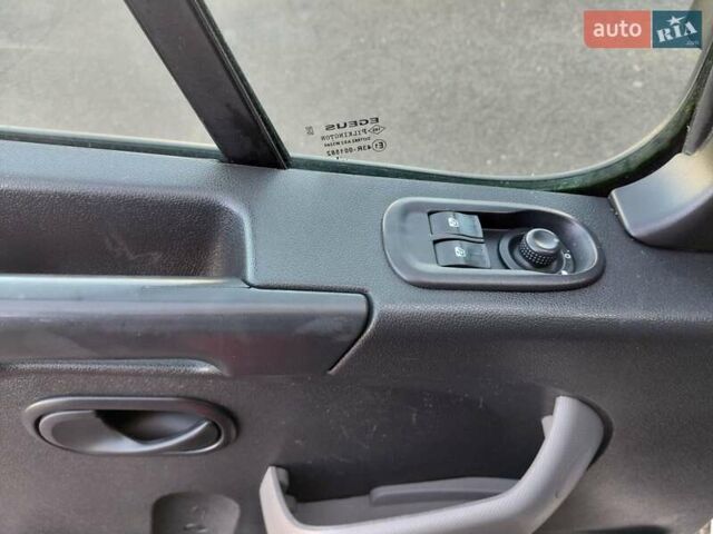 Белый Рено Мастер, объемом двигателя 2.3 л и пробегом 421 тыс. км за 15300 $, фото 17 на Automoto.ua