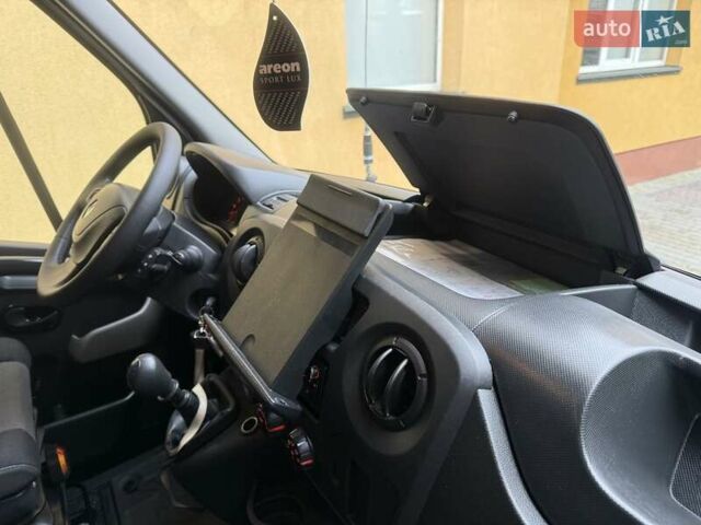 Белый Рено Мастер, объемом двигателя 2.3 л и пробегом 309 тыс. км за 16200 $, фото 63 на Automoto.ua