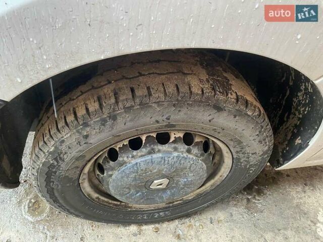 Белый Рено Мастер, объемом двигателя 2.3 л и пробегом 490 тыс. км за 17200 $, фото 14 на Automoto.ua