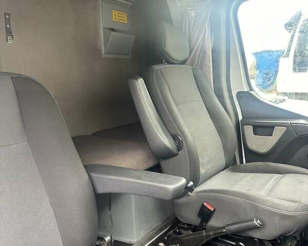 Белый Рено Мастер, объемом двигателя 2.3 л и пробегом 620 тыс. км за 13200 $, фото 13 на Automoto.ua