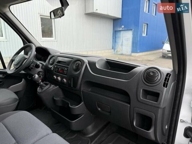 Белый Рено Мастер, объемом двигателя 2.3 л и пробегом 349 тыс. км за 17900 $, фото 63 на Automoto.ua