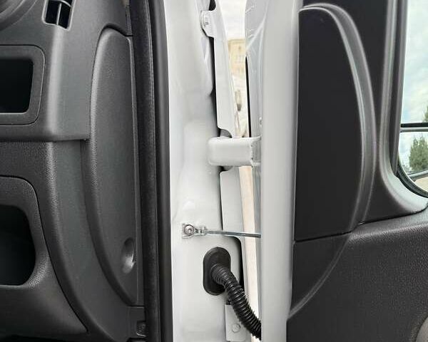 Белый Рено Мастер, объемом двигателя 2.3 л и пробегом 379 тыс. км за 17600 $, фото 58 на Automoto.ua