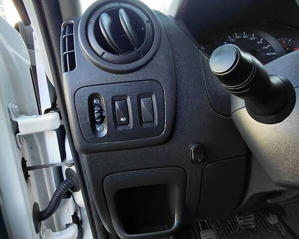 Белый Рено Мастер, объемом двигателя 2.3 л и пробегом 421 тыс. км за 15300 $, фото 33 на Automoto.ua