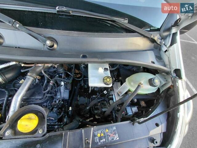 Белый Рено Мастер, объемом двигателя 2.3 л и пробегом 421 тыс. км за 15300 $, фото 41 на Automoto.ua