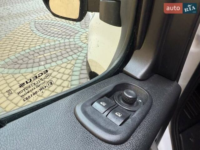 Белый Рено Мастер, объемом двигателя 2.3 л и пробегом 309 тыс. км за 16200 $, фото 44 на Automoto.ua