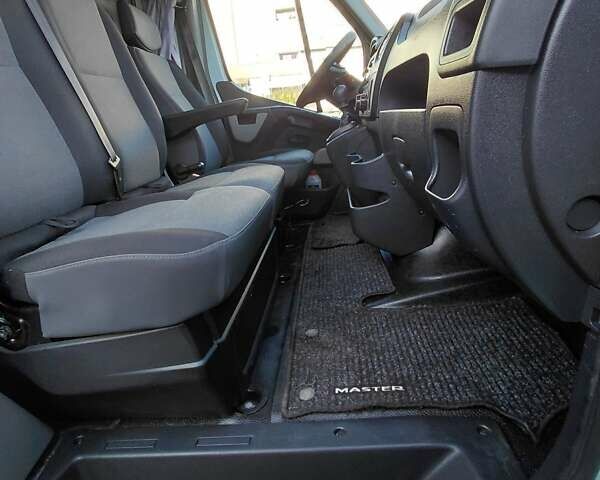 Белый Рено Мастер, объемом двигателя 2.3 л и пробегом 421 тыс. км за 15300 $, фото 25 на Automoto.ua