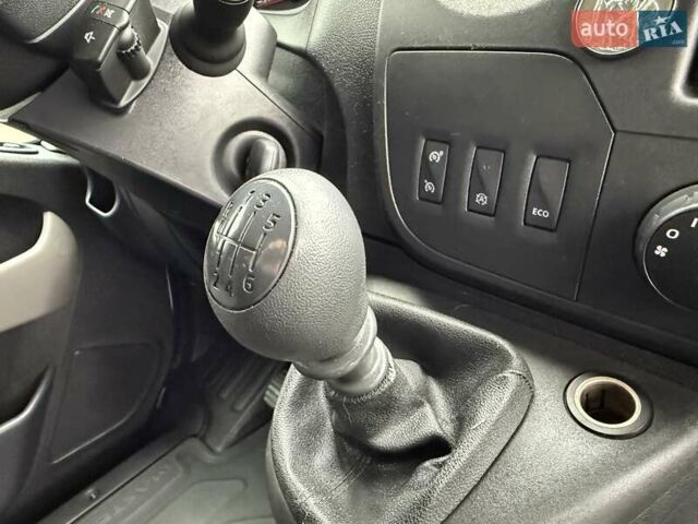 Белый Рено Мастер, объемом двигателя 2.3 л и пробегом 379 тыс. км за 17600 $, фото 65 на Automoto.ua