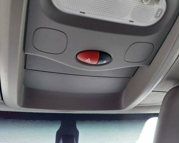 Білий Рено Мастєр, об'ємом двигуна 2.3 л та пробігом 415 тис. км за 16450 $, фото 53 на Automoto.ua