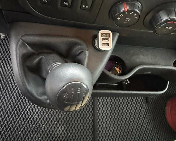 Білий Рено Мастєр, об'ємом двигуна 2.3 л та пробігом 385 тис. км за 18300 $, фото 39 на Automoto.ua