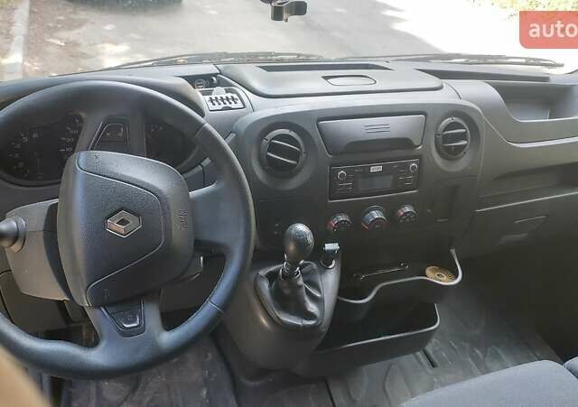 Белый Рено Мастер, объемом двигателя 2.3 л и пробегом 353 тыс. км за 15900 $, фото 5 на Automoto.ua