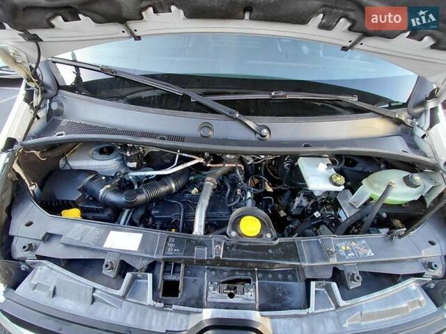 Белый Рено Мастер, объемом двигателя 2.3 л и пробегом 421 тыс. км за 15300 $, фото 40 на Automoto.ua