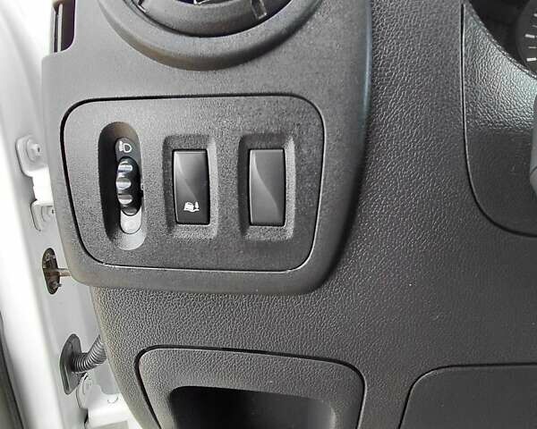 Білий Рено Мастєр, об'ємом двигуна 2.3 л та пробігом 415 тис. км за 16450 $, фото 46 на Automoto.ua