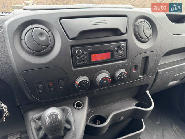 Белый Рено Мастер, объемом двигателя 2.3 л и пробегом 752 тыс. км за 15000 $, фото 12 на Automoto.ua