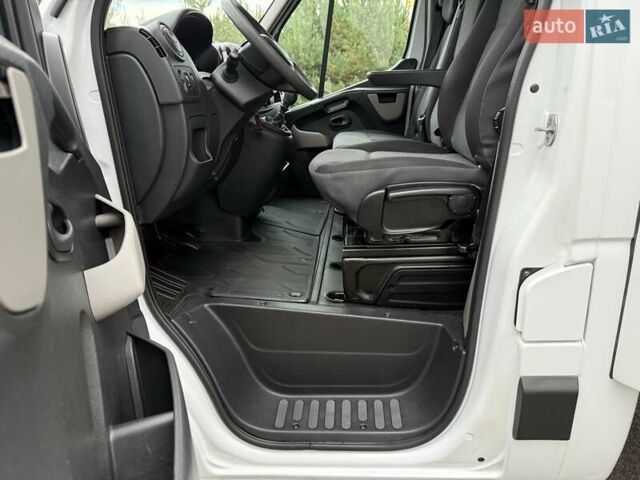 Белый Рено Мастер, объемом двигателя 2.3 л и пробегом 379 тыс. км за 17600 $, фото 50 на Automoto.ua