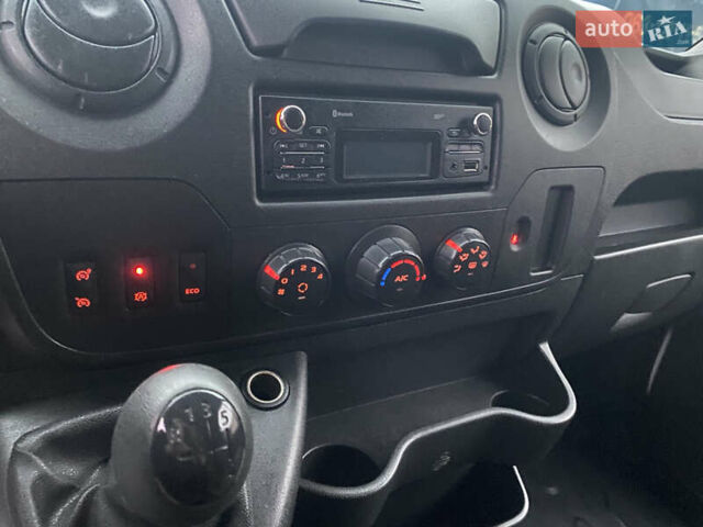 Белый Рено Мастер, объемом двигателя 2.3 л и пробегом 275 тыс. км за 16800 $, фото 18 на Automoto.ua