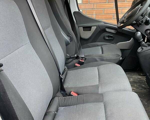 Белый Рено Мастер, объемом двигателя 2.3 л и пробегом 490 тыс. км за 17200 $, фото 22 на Automoto.ua