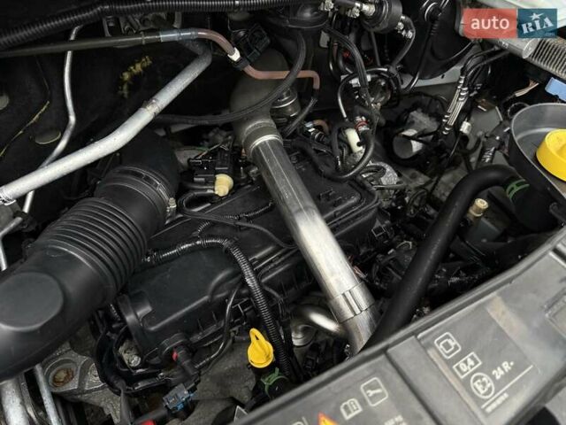 Белый Рено Мастер, объемом двигателя 2.3 л и пробегом 349 тыс. км за 17900 $, фото 79 на Automoto.ua