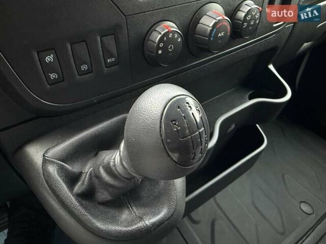 Белый Рено Мастер, объемом двигателя 2.3 л и пробегом 379 тыс. км за 17600 $, фото 66 на Automoto.ua