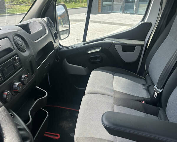 Белый Рено Мастер, объемом двигателя 2.3 л и пробегом 485 тыс. км за 14900 $, фото 19 на Automoto.ua
