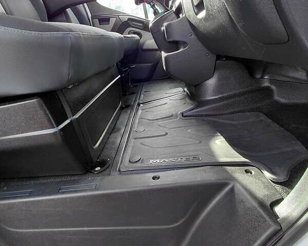 Білий Рено Мастєр, об'ємом двигуна 2.3 л та пробігом 415 тис. км за 16450 $, фото 43 на Automoto.ua