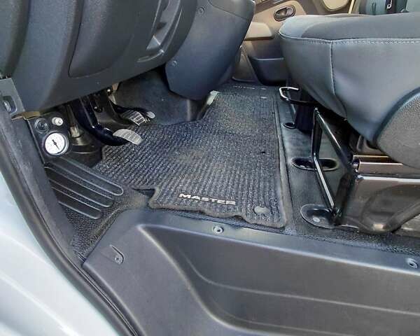 Белый Рено Мастер, объемом двигателя 2.3 л и пробегом 421 тыс. км за 15300 $, фото 19 на Automoto.ua